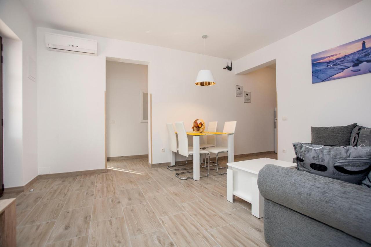 Apartmani Dragica 로비니 외부 사진