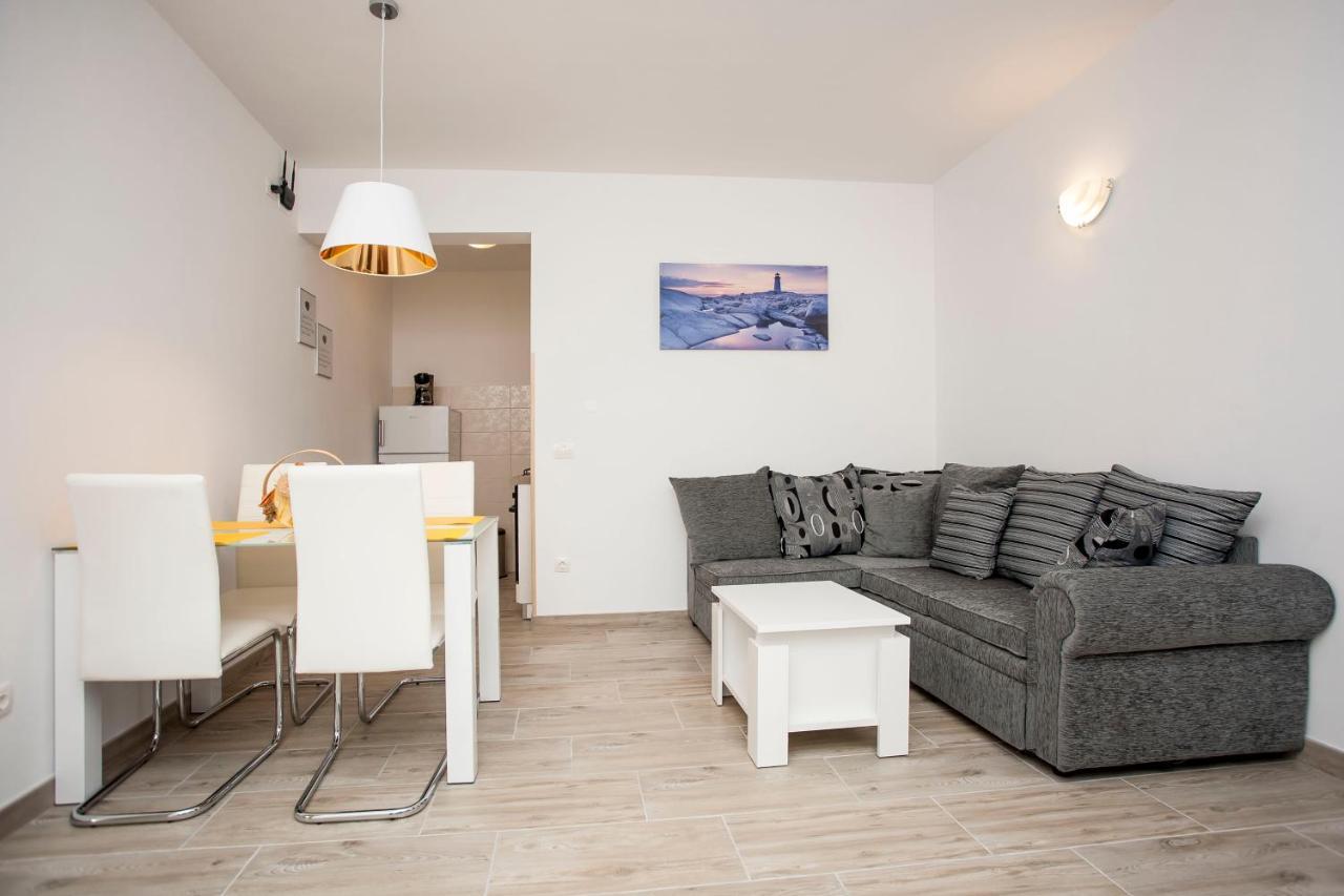Apartmani Dragica 로비니 외부 사진