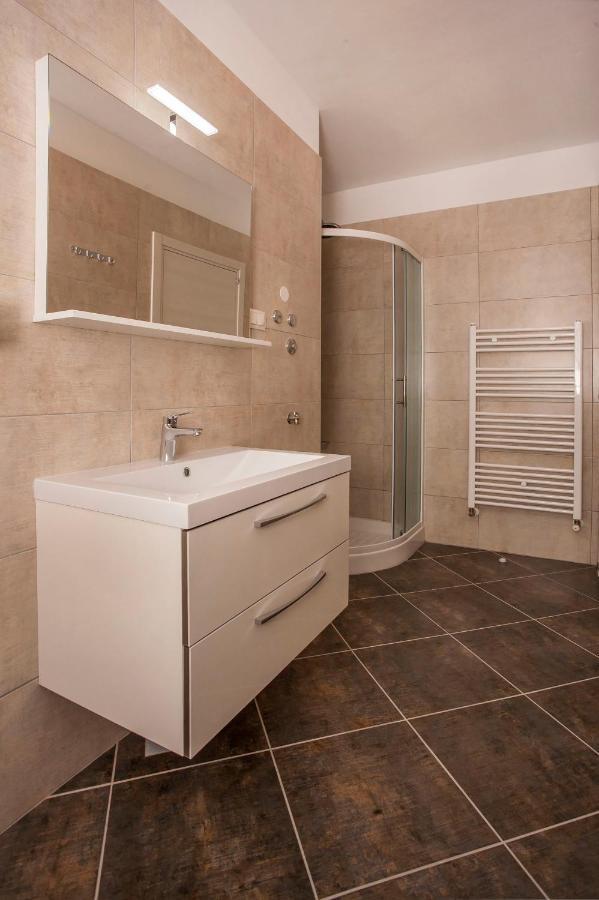 Apartmani Dragica 로비니 외부 사진