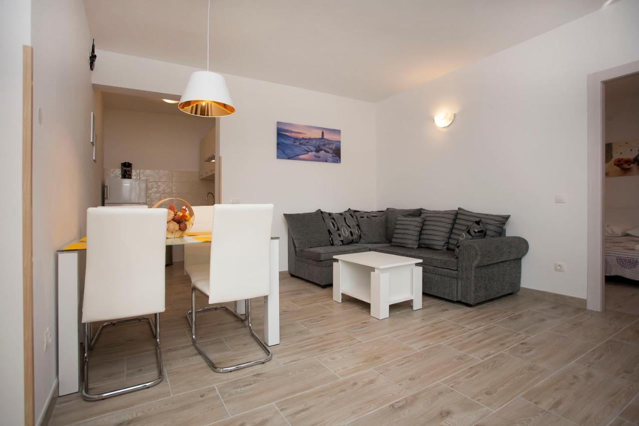 Apartmani Dragica 로비니 외부 사진