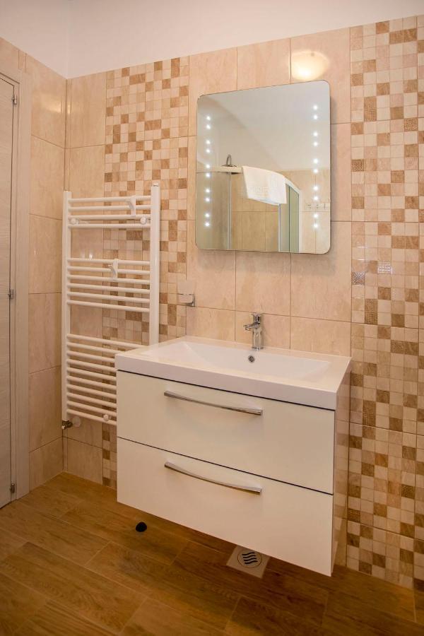 Apartmani Dragica 로비니 외부 사진